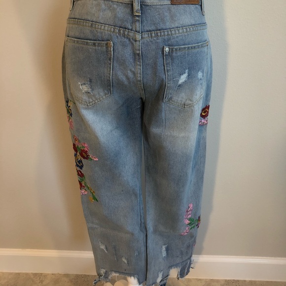 Embroidered floral cropped jeans - Picture 5 of 5